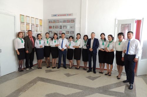 "Ааламга кеткен жол айыл мектептеринен башталат" кароо сынагында мектеп командасы Гран-прини алып келди