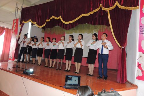 "Ааламга кеткен жол айыл мектептеринен башталат" кароо сынагында мектеп командасы Гран-прини алып келди